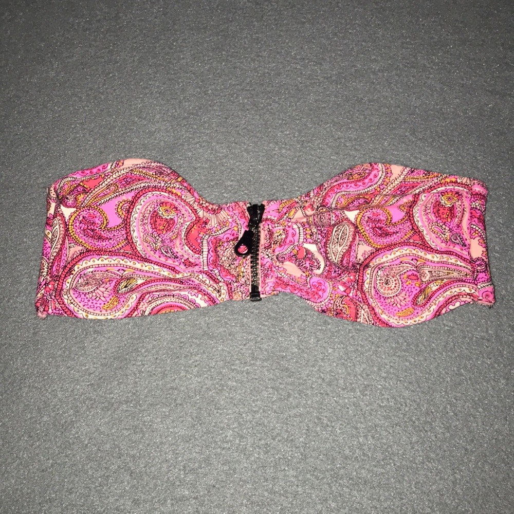 Super cute H&M bikini top!💕